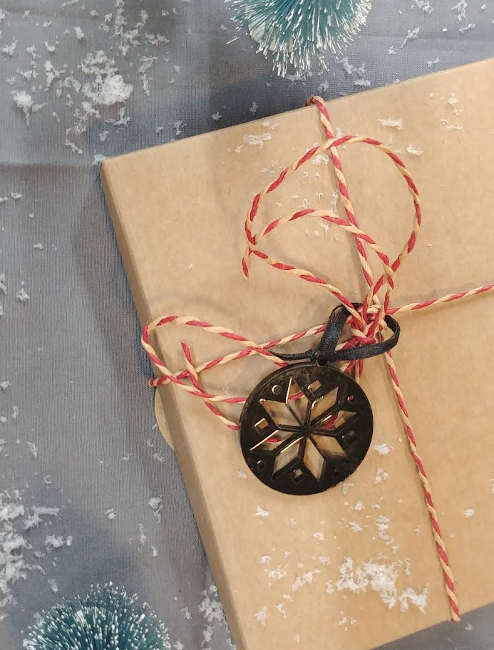 Traditional stjerne - Julepynt - 4 cm akryl - bykrums.dk -