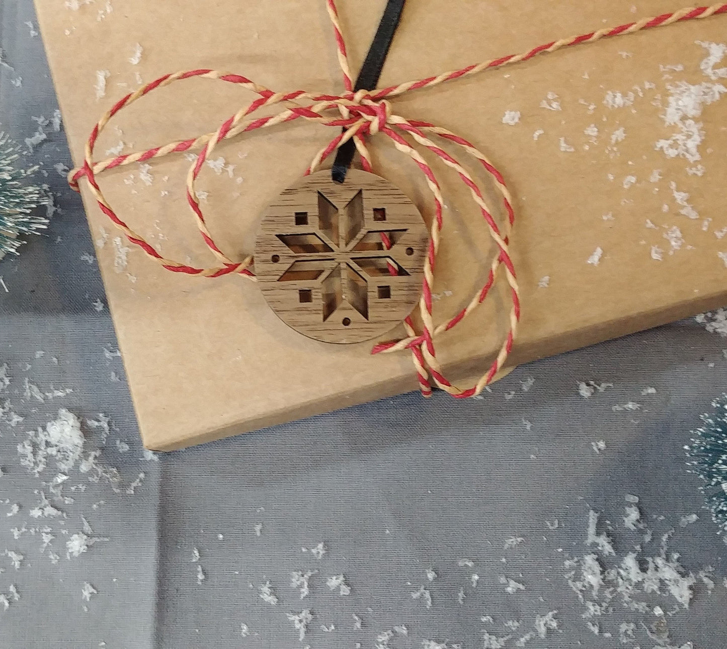 Traditional stjerne i Valnød - Julepynt - Forskellige størrelser - bykrums.dk -