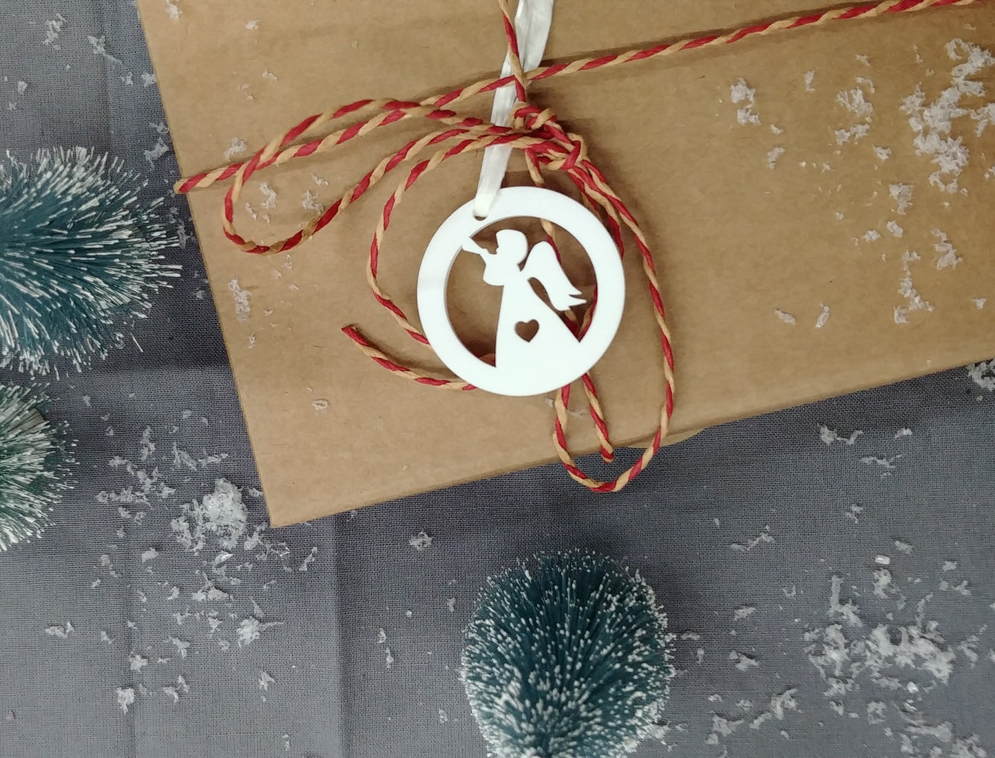 Engel - Julepynt - 4 cm akryl med snor Laserskåret - bykrums.dk - julepynt