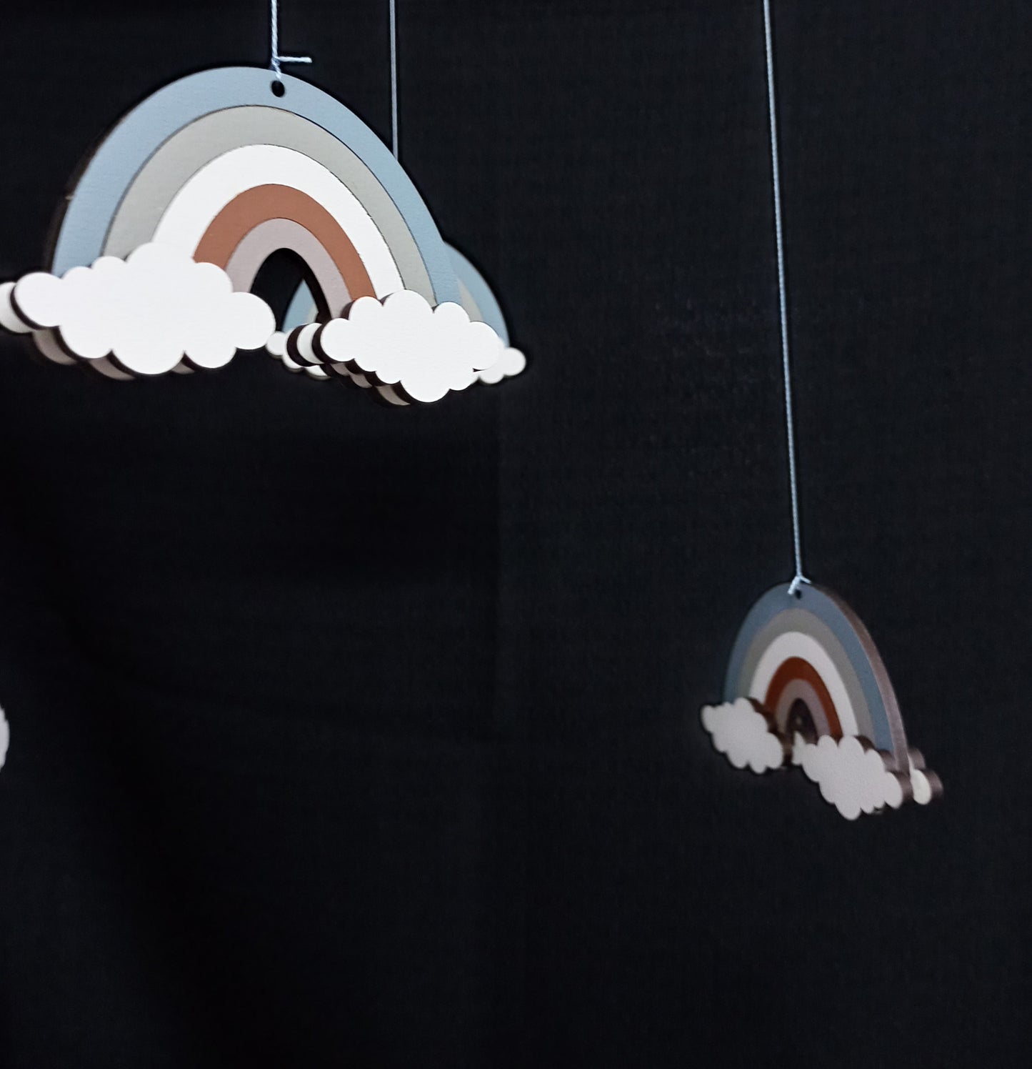 Regnbue uro i smukke farve til børneværelset - bykrums.dk -