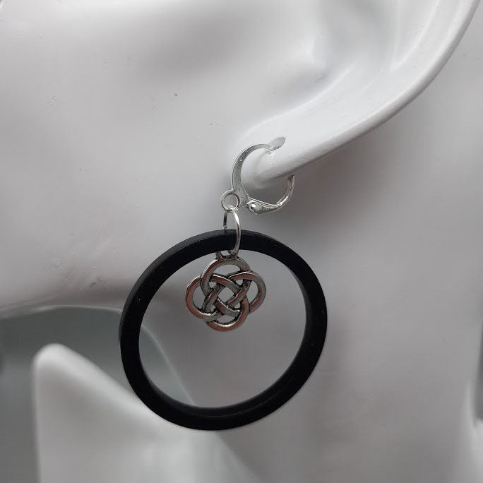 Øreringe -Fra sarte kæder til statement-stykker