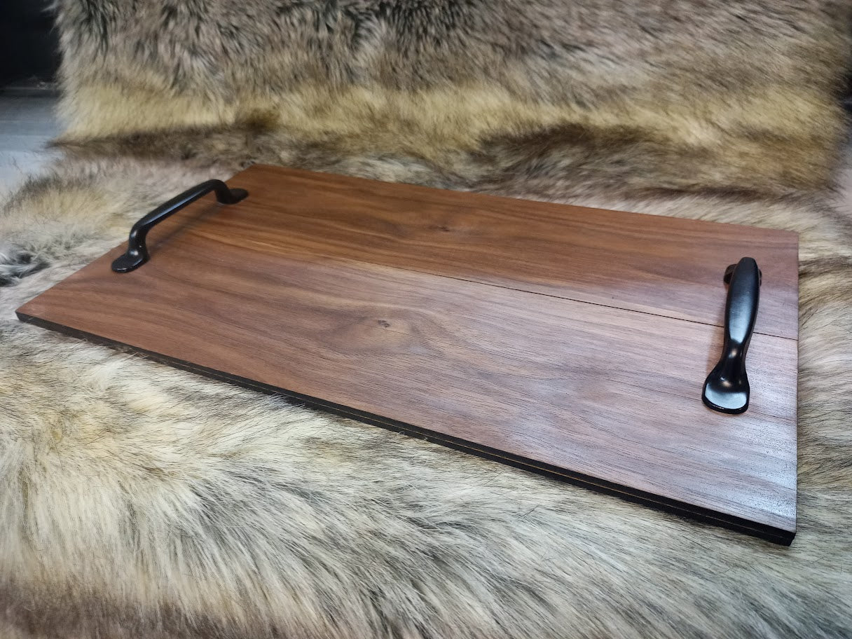 Serveringsbakke lavet af fineret valnød - bykrums.dk - Køkken