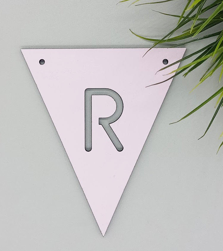 Mit bogstav - lille flag i Lys rosa Laser MDF