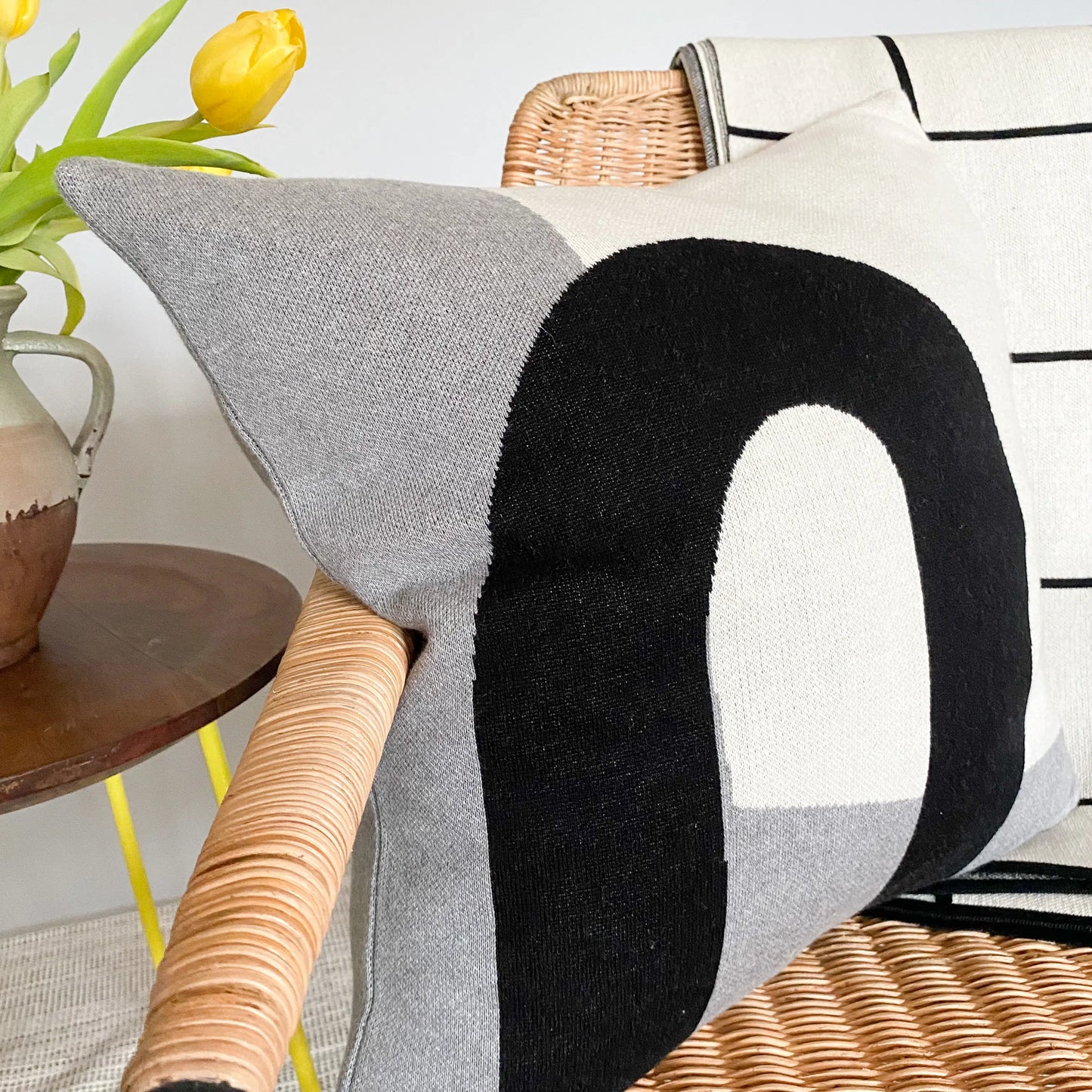 Pudebetræk i grå, sort og off white fra Sophie Home - bykrums.dk - Textiler