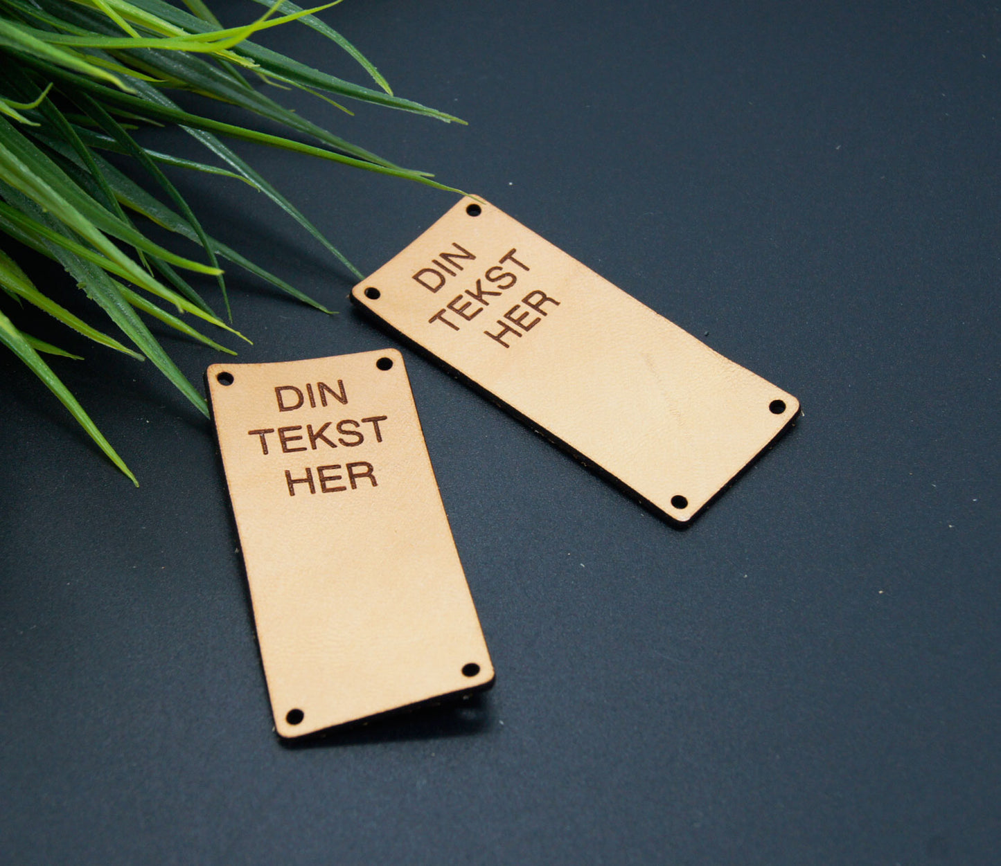 Ægte læder mærke med egen tekst - 30 x 60 mm - bykrums.dk - merki