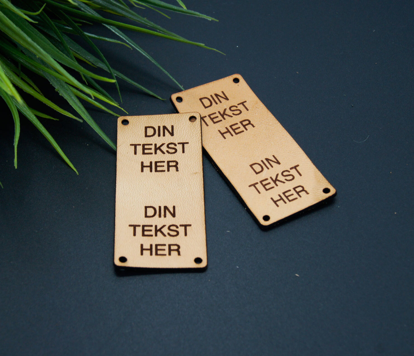 Ægte læder mærke med egen tekst - 30 x 60 mm - bykrums.dk - merki