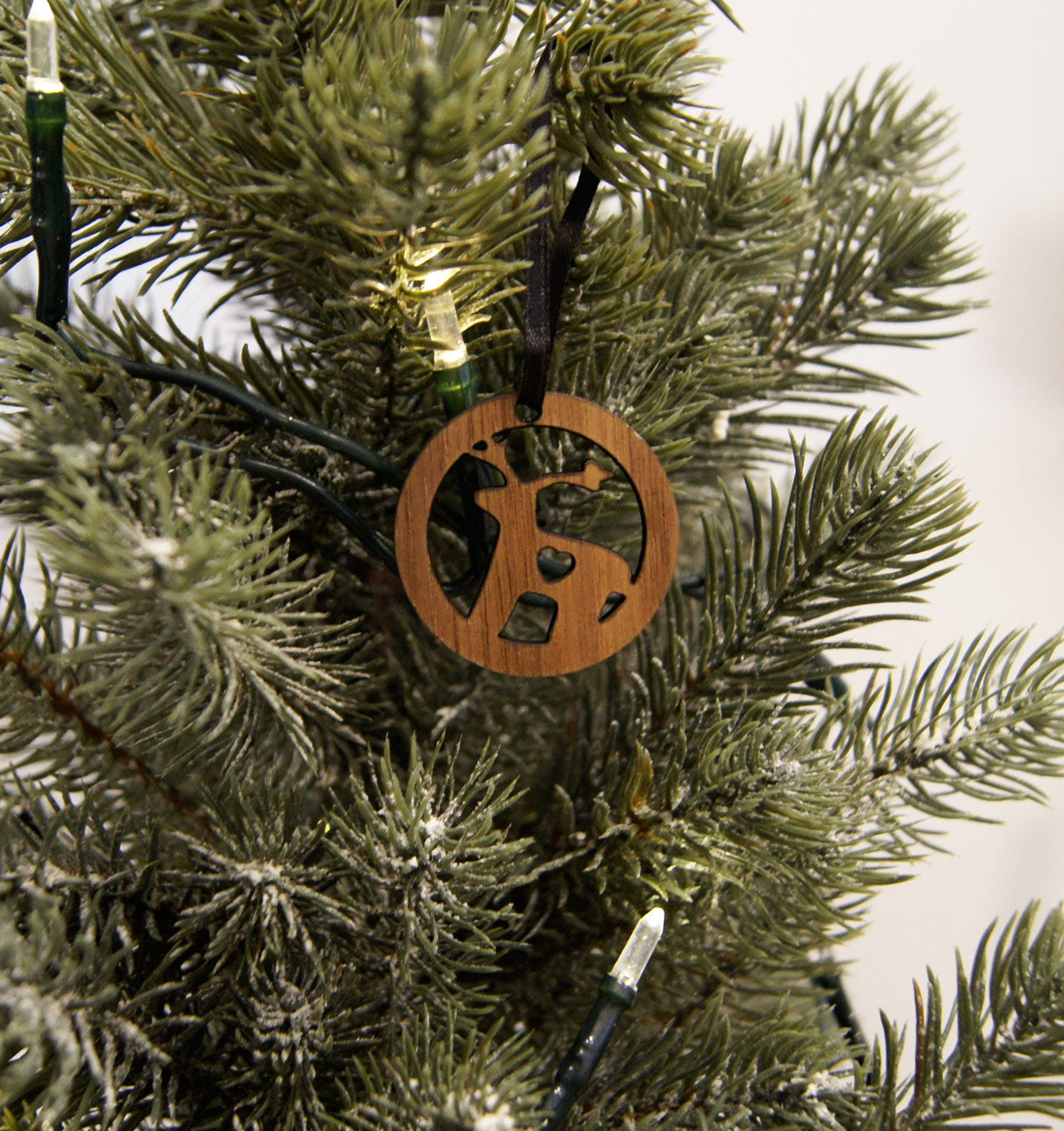 Rendyr - Julepynt i Valnød 4 cm - bykrums.dk - julepynt