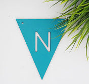 Mit bogstav - lille flag i turkis Laser MDF - bykrums.dk