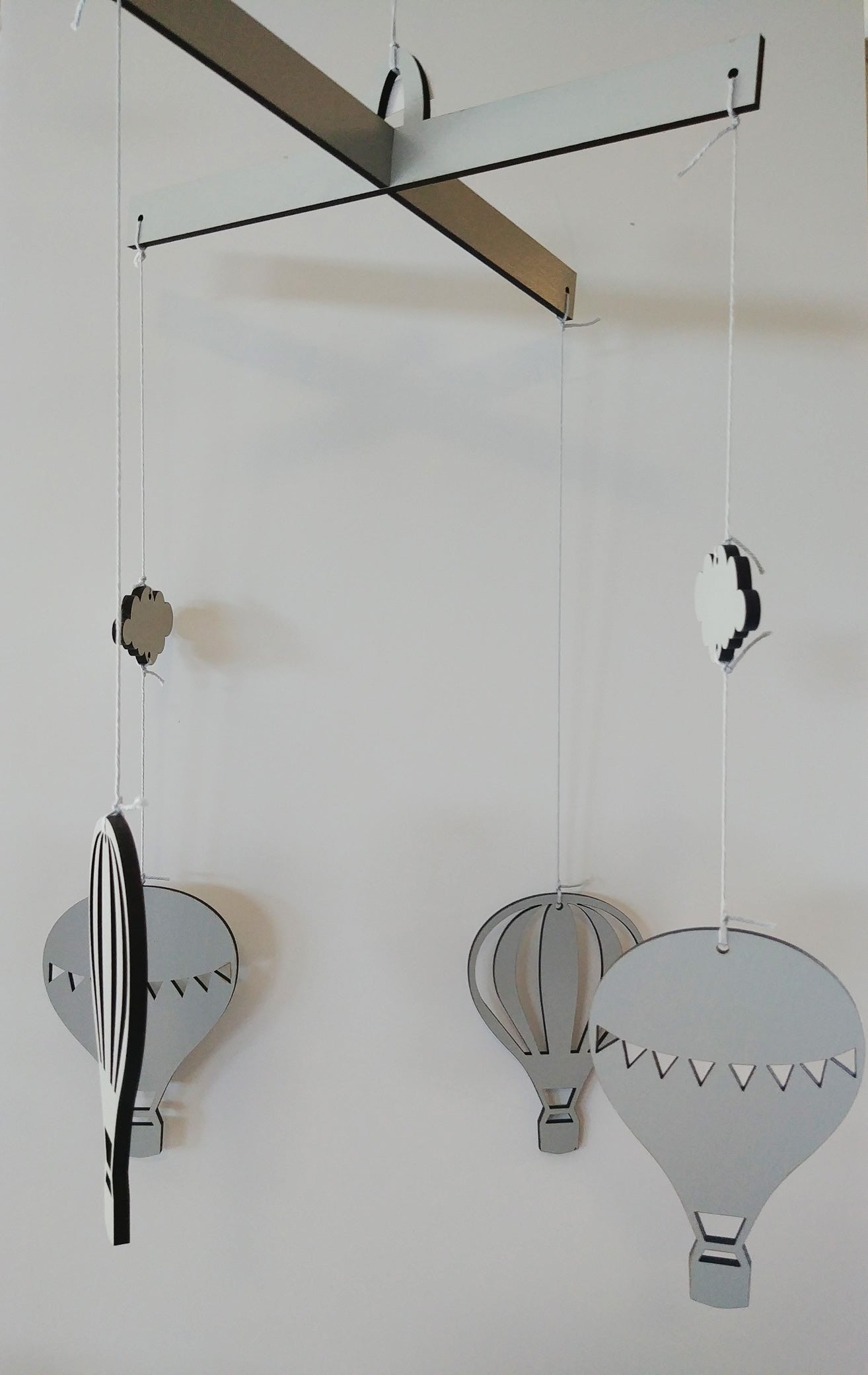Luftballon uro i grå farve til børneværelset - bykrums.dk - Home & Garden