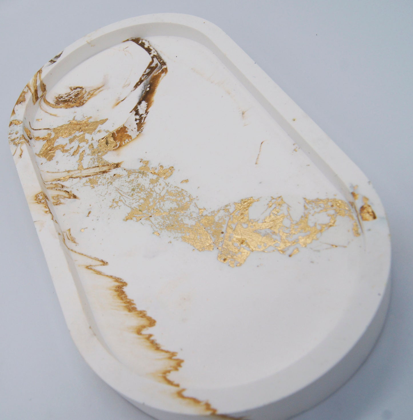 Marmor og guld dekorationsbakke -  Oval 18 cm