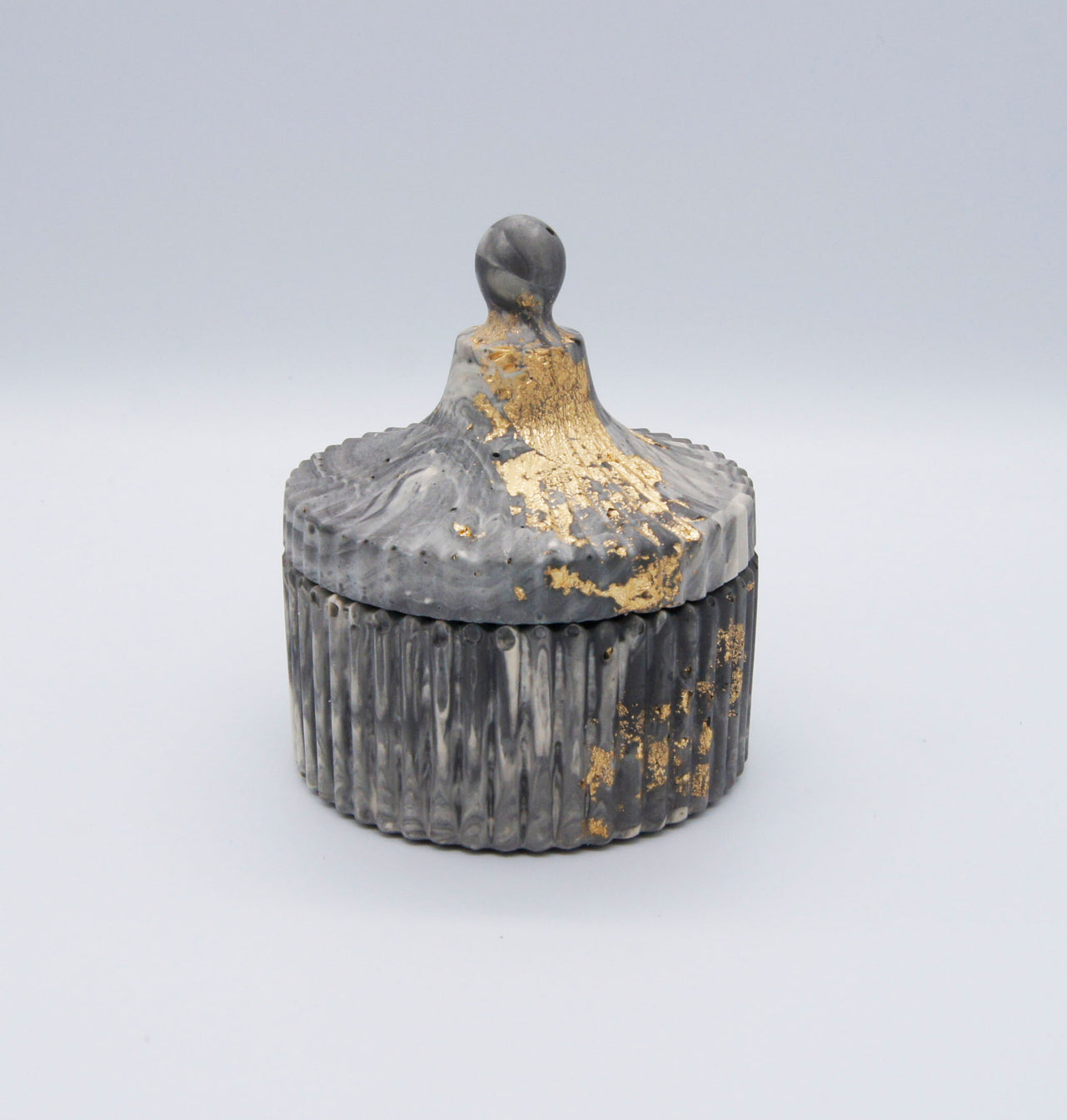 Jesmonite rilled krukke