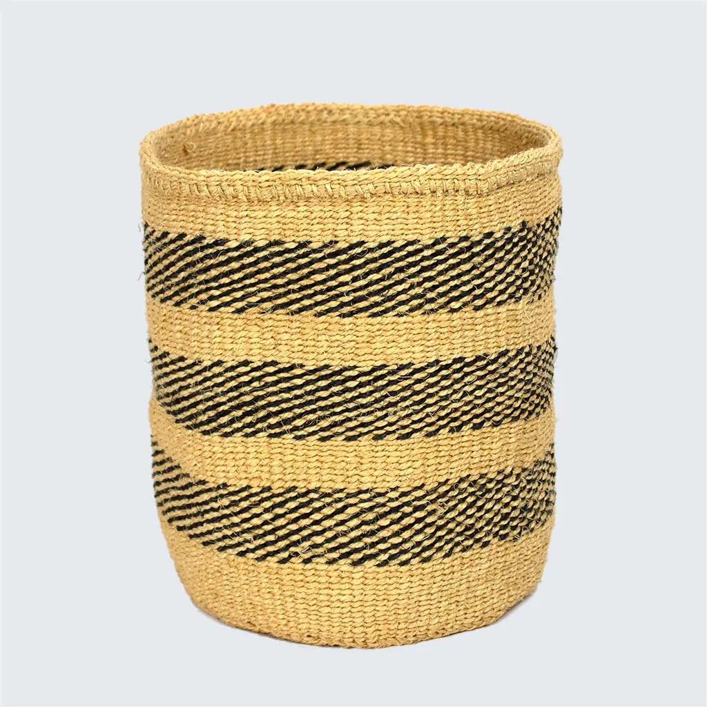 Vævet Sisal Kurv- Monokrom kollektion Grå striber - bykrums.dk - Home & Garden