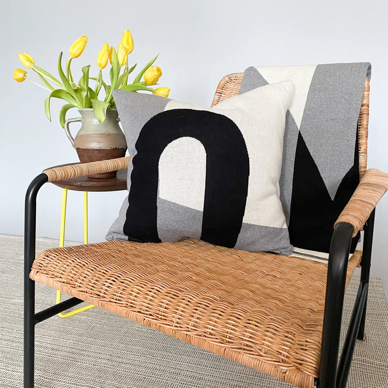 Pudebetræk i grå, sort og off white fra Sophie Home - bykrums.dk - Textiler