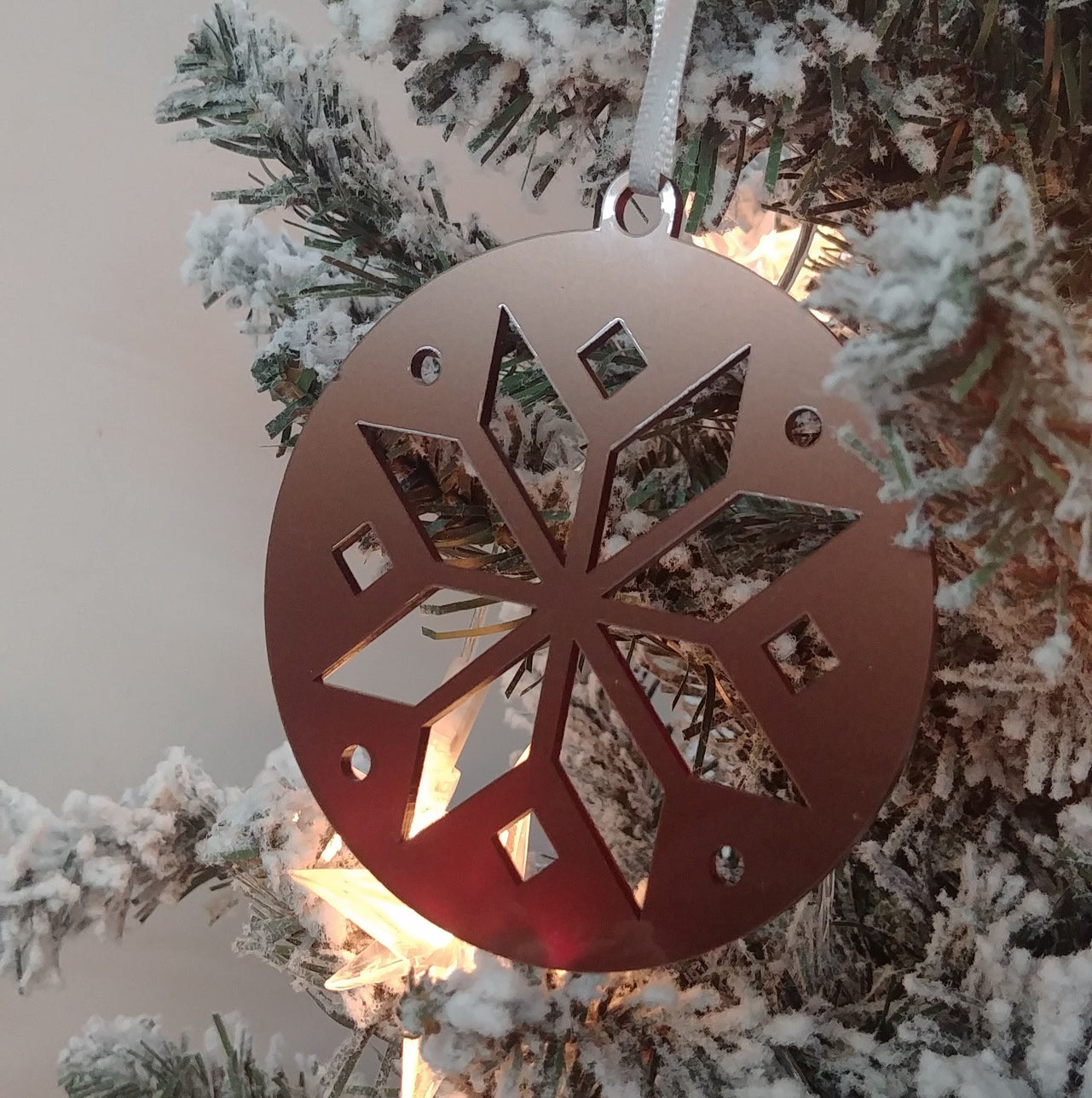 Traditional stjerne - Julepynt - 9 cm akryl - bykrums.dk -