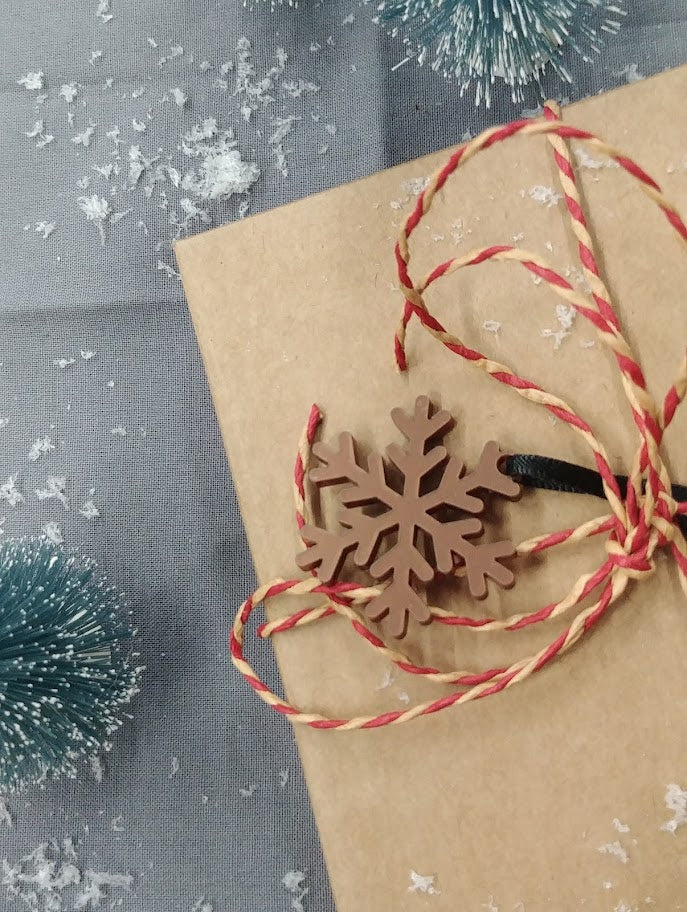 Snefnug - Julepynt - 4 cm akryl med snor Laserskåret - bykrums.dk - julepynt