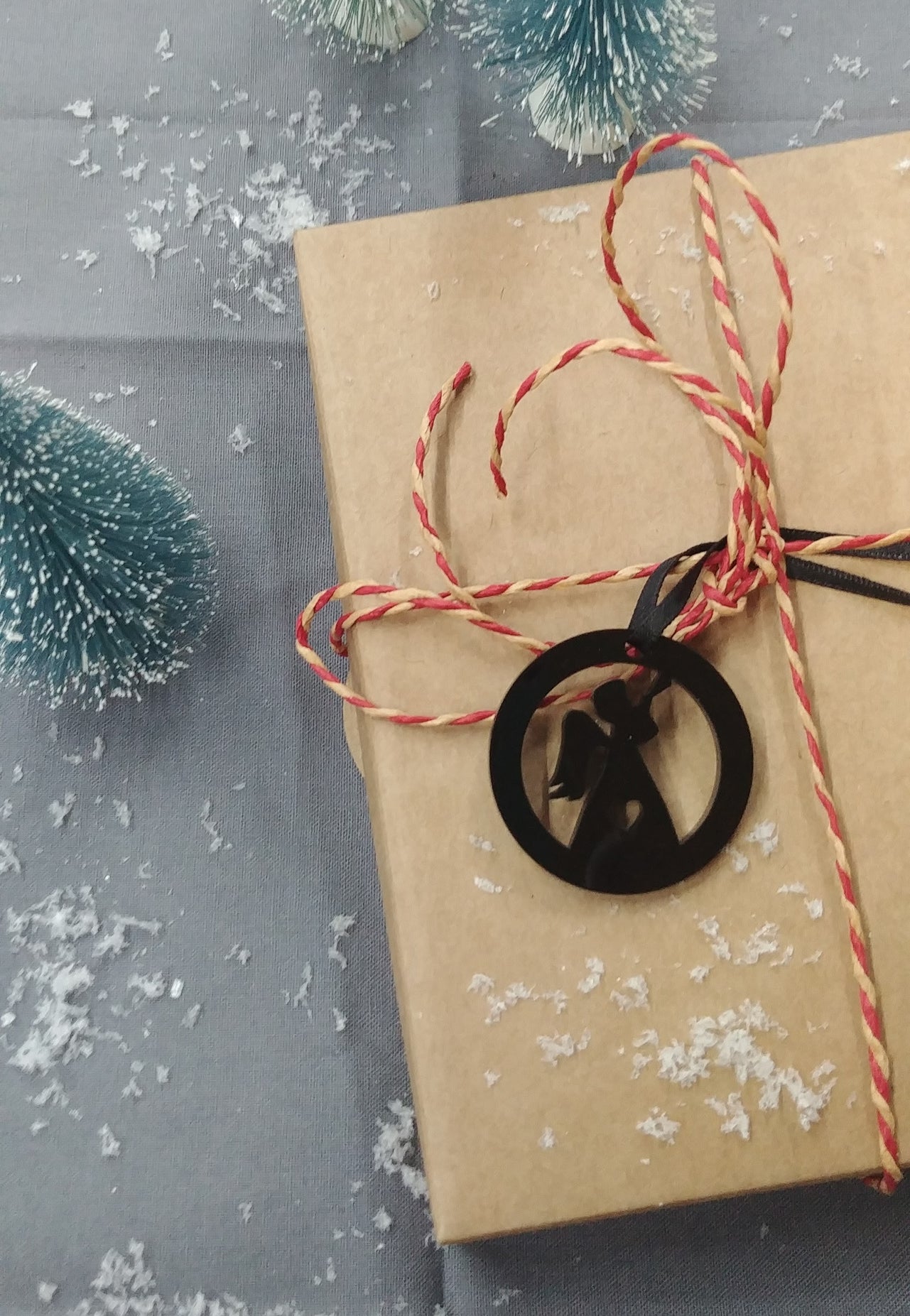 Engel - Julepynt - 4 cm akryl med snor Laserskåret - bykrums.dk - julepynt
