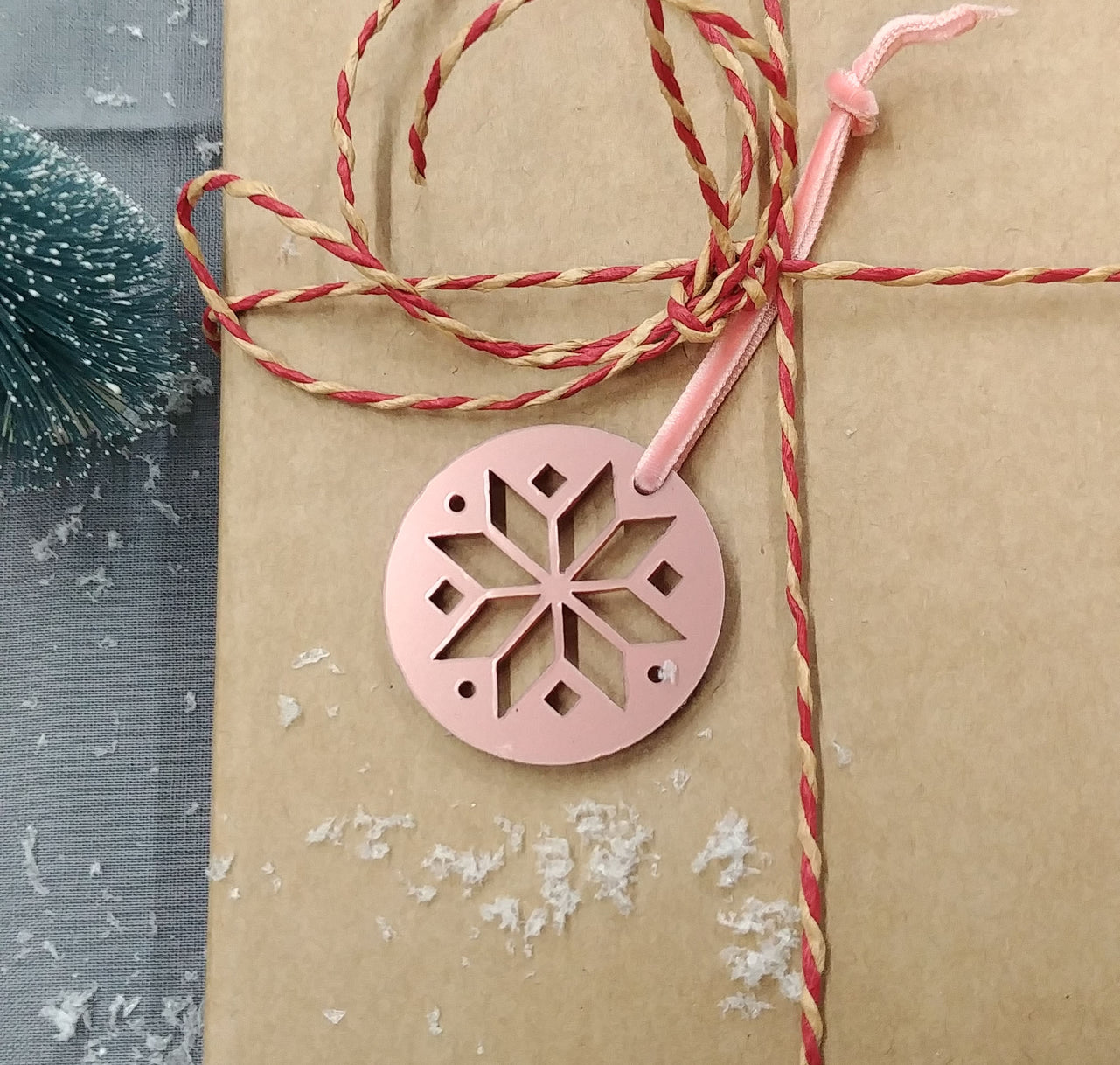 Traditional stjerne - Julepynt - 7 cm akryl - bykrums.dk -