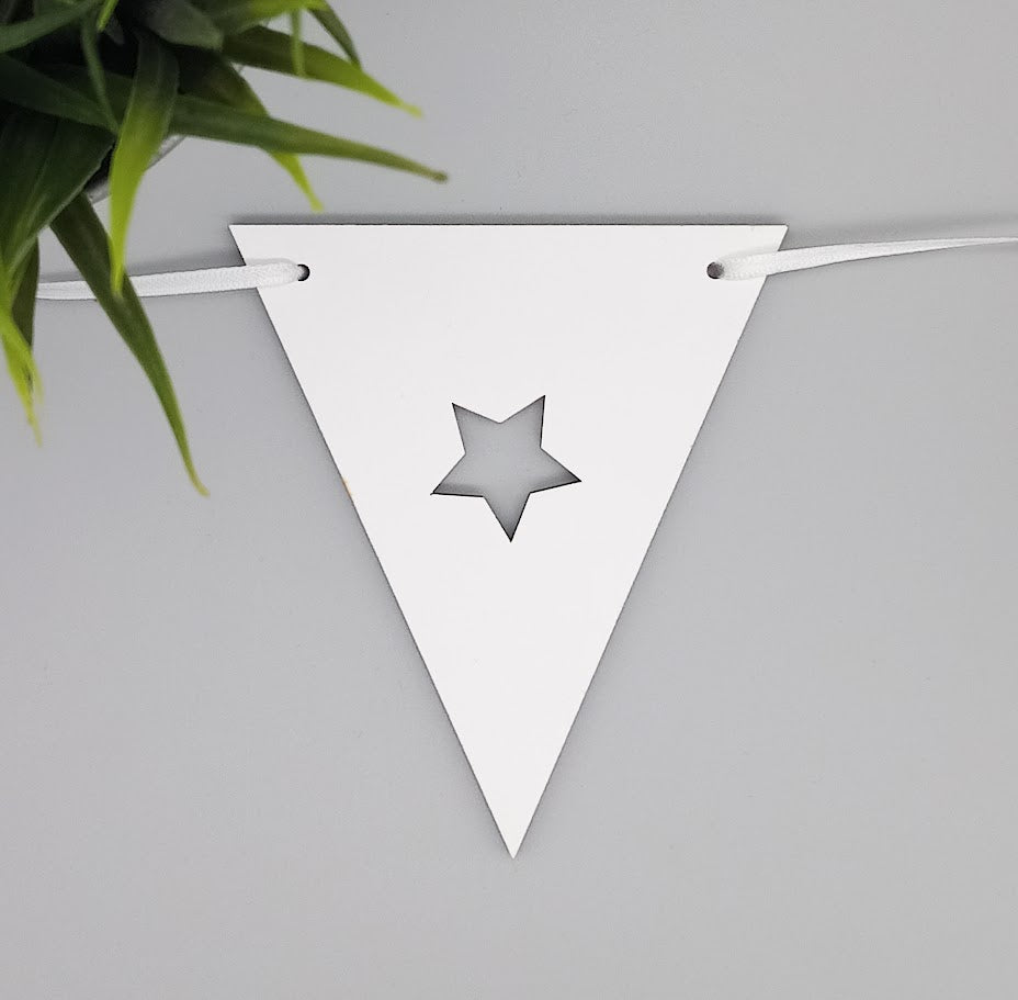 Mit bogstav - lille flag i Hvidt  laser mdf