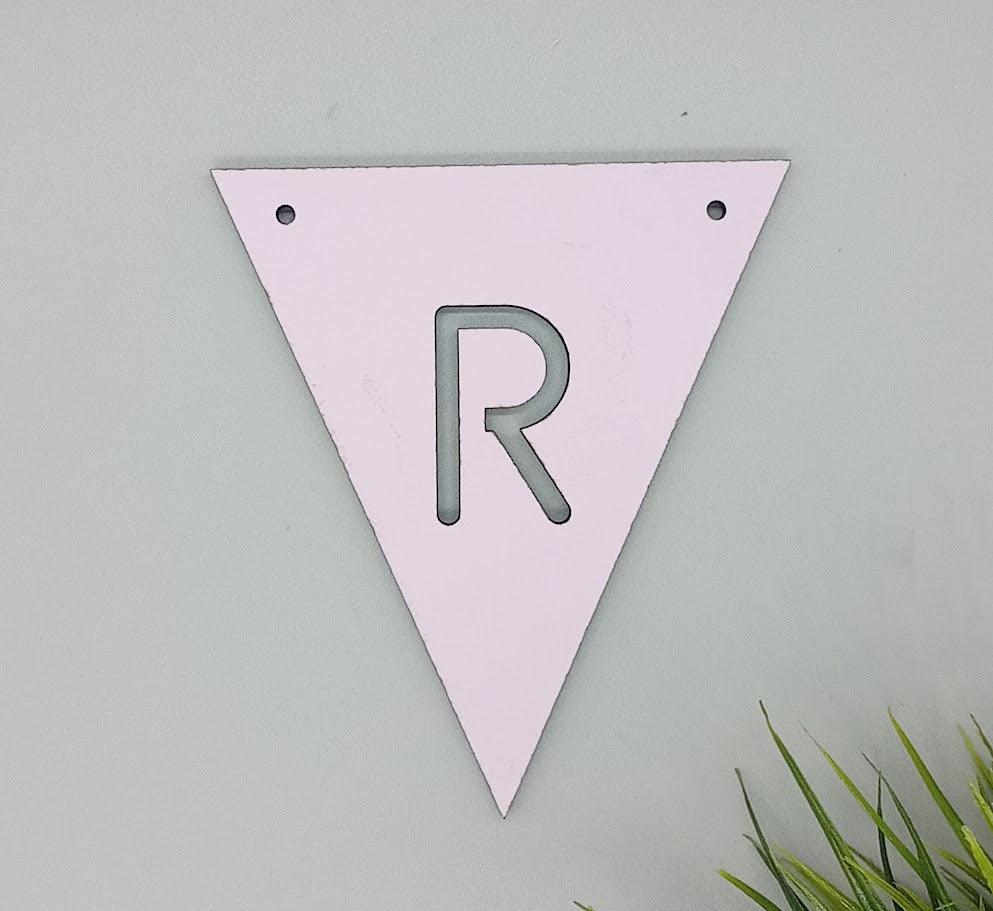 Mit bogstav - lille flag i Lys rosa Laser MDF