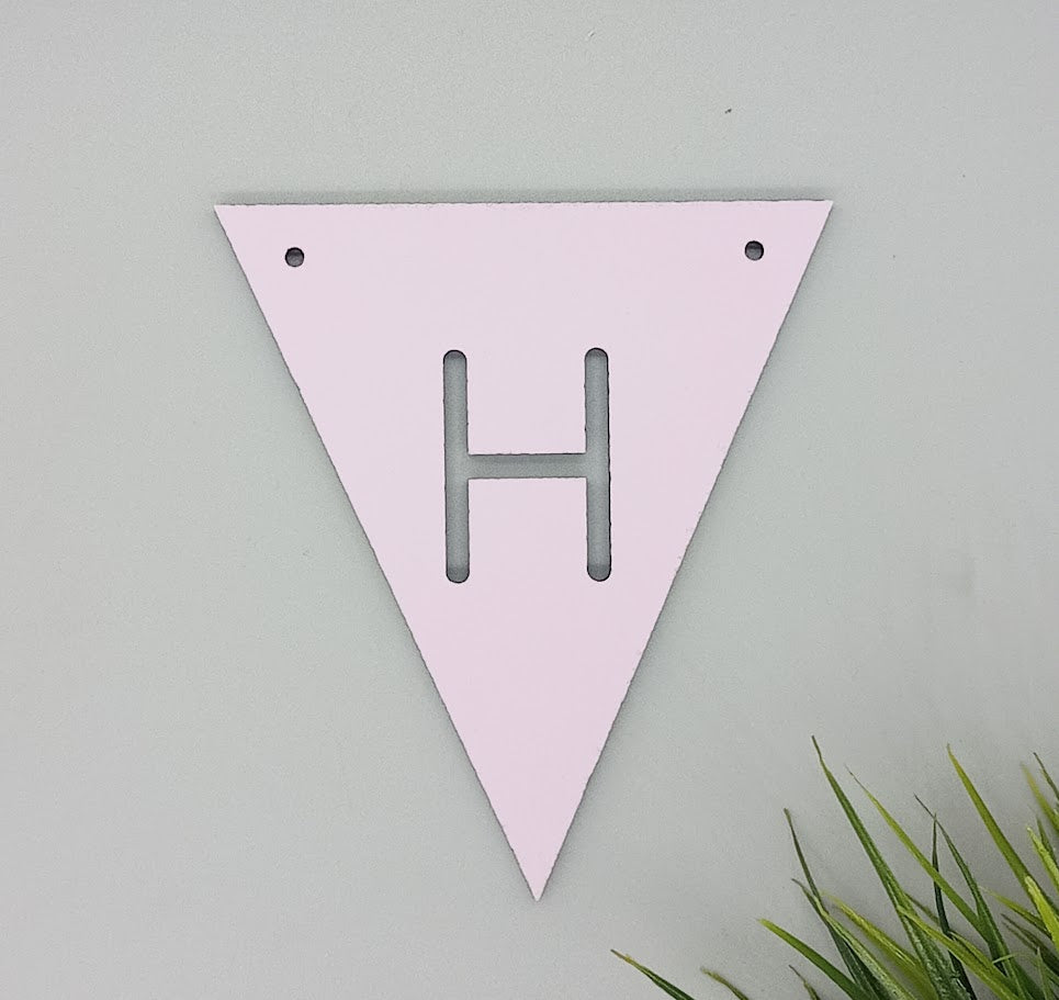 Mit bogstav - lille flag i Lys rosa Laser MDF