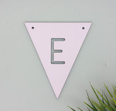 Mit bogstav - lille flag i Lys rosa Laser MDF