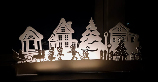 Julelys i vinduet - Julemanden i landsbyen - bykrums.dk - julepynt