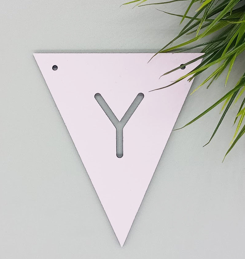 Mit bogstav - lille flag i Lys rosa Laser MDF