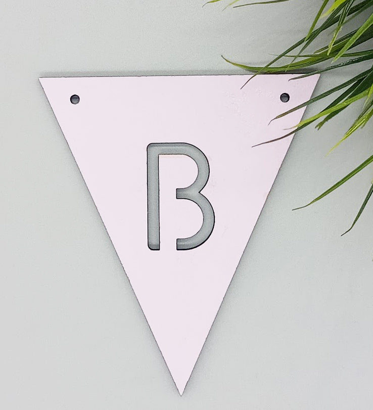 Mit bogstav - lille flag i Lys rosa Laser MDF