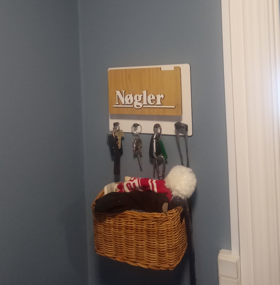 Nøgleholder / Nøglebræt - i Eg finer & sort eller hvid lakeret mdf.