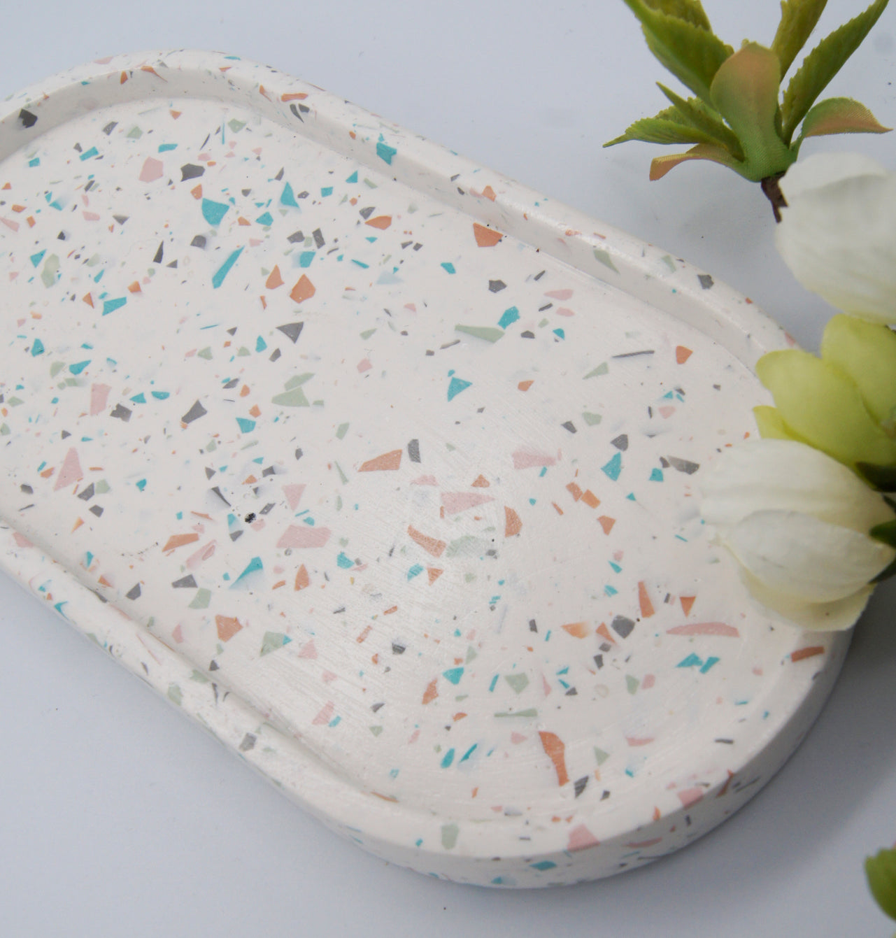 Terrazzo dekorationsbakke -  Oval 18 cm - bykrums.dk - steypt