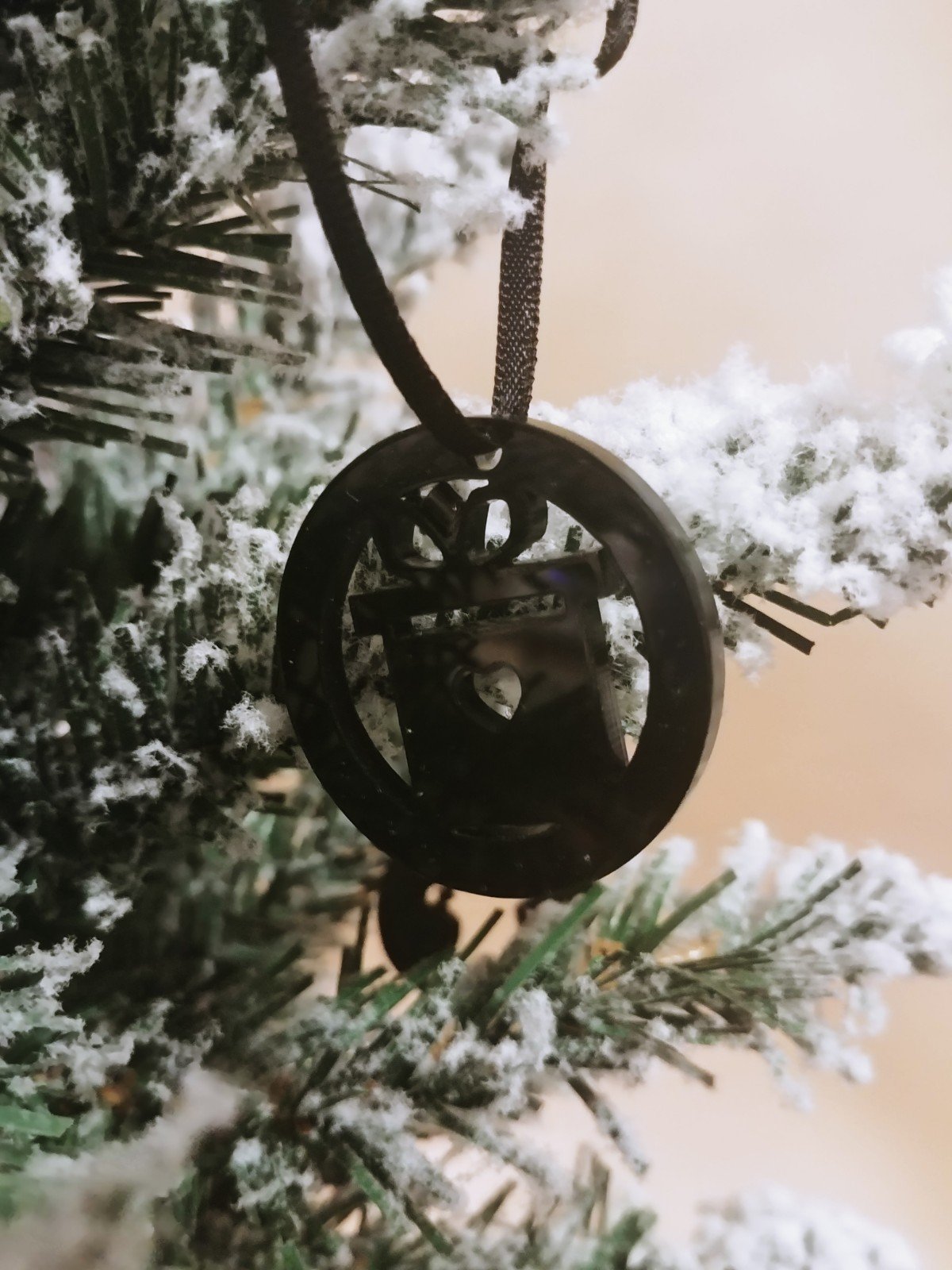 Julegave - Julepynt - 4 cm akryl med snor - bykrums.dk