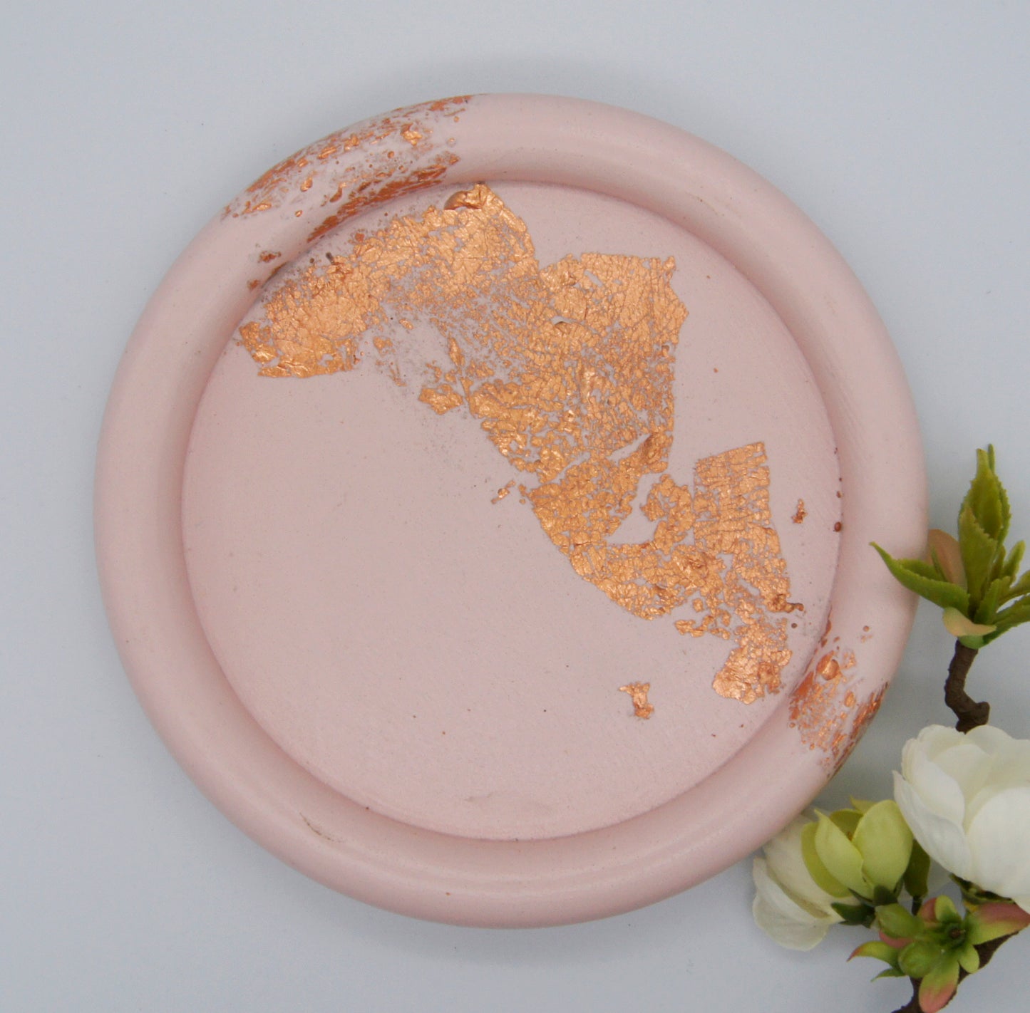 Lys Rosa og rosguld dekorationsbakke -  Rund 16 cm - bykrums.dk