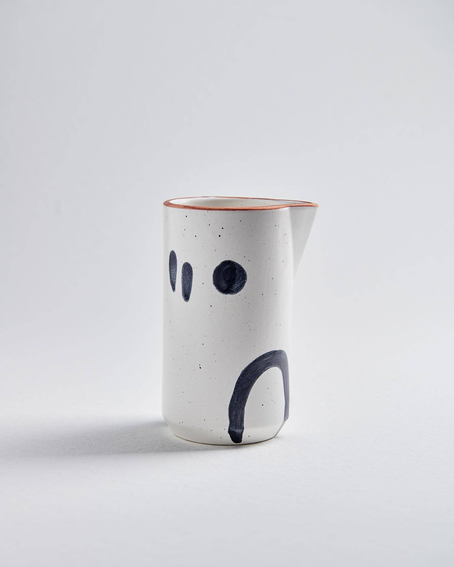 Masked Ball Milk Jug i keramik fra Egg Back Home - bykrums.dk