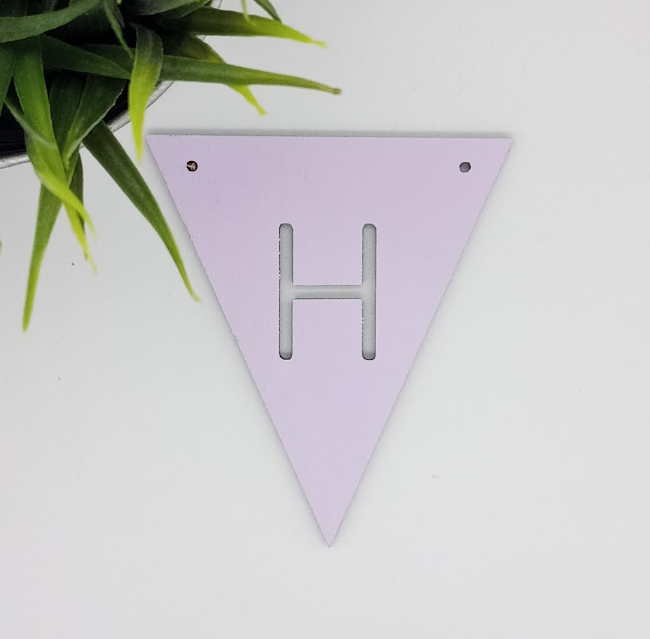 Mit bogstav - lille flag i Lilla Laser MDF - bykrums.dk