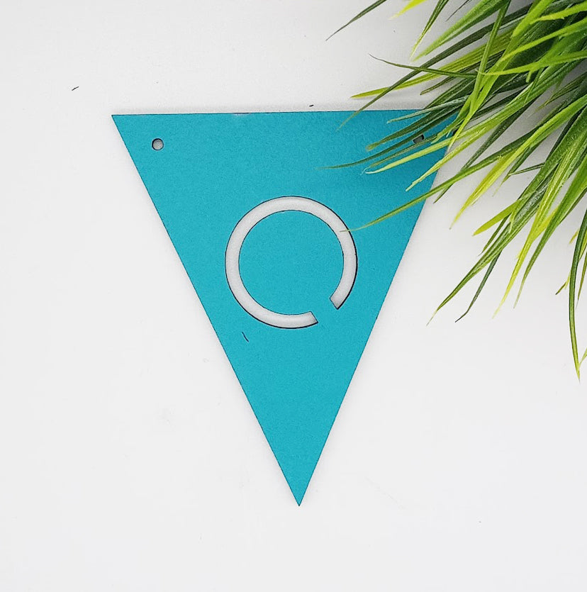 Mit bogstav - lille flag i turkis Laser MDF - bykrums.dk
