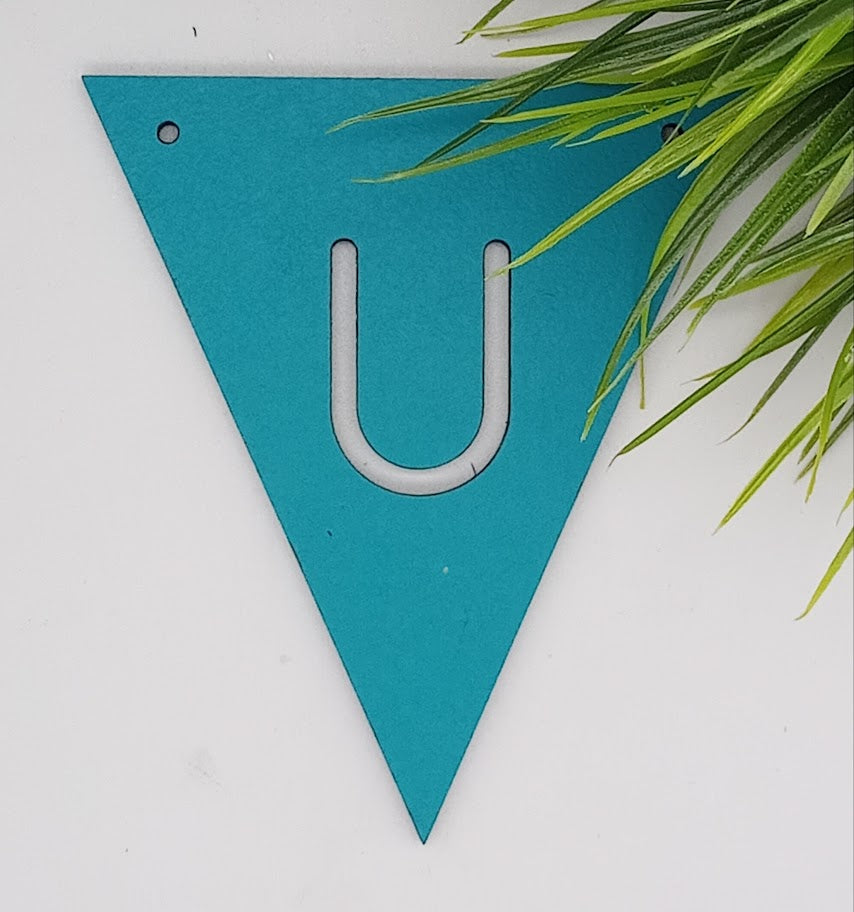 Mit bogstav - lille flag i turkis Laser MDF - bykrums.dk