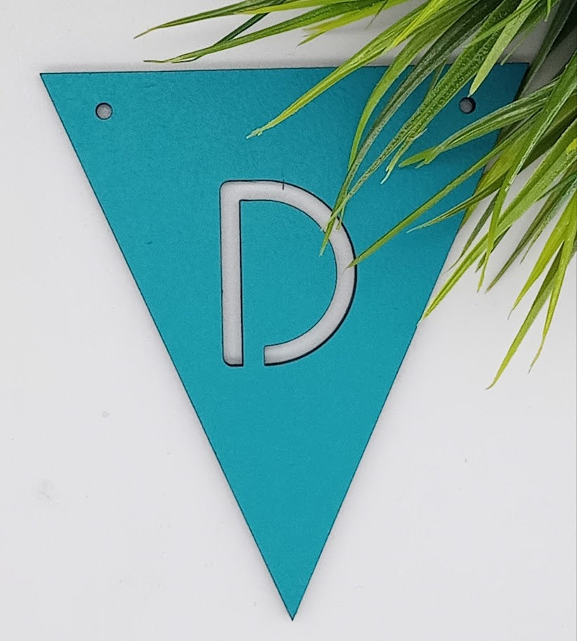 Mit bogstav - lille flag i turkis Laser MDF - bykrums.dk