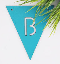 Mit bogstav - lille flag i turkis Laser MDF - bykrums.dk