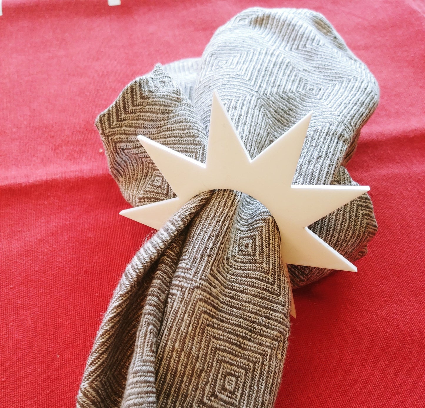 Servietringe stjerne i forskellige farver - akryl - bykrums.dk