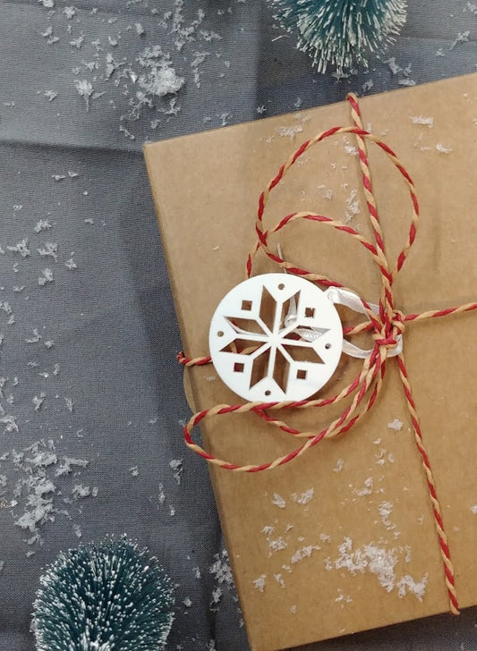 Traditional stjerne - Julepynt -  4 cm akryl - bykrums.dk