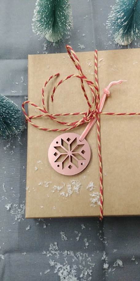 Traditional stjerne - Julepynt -  4 cm akryl - bykrums.dk