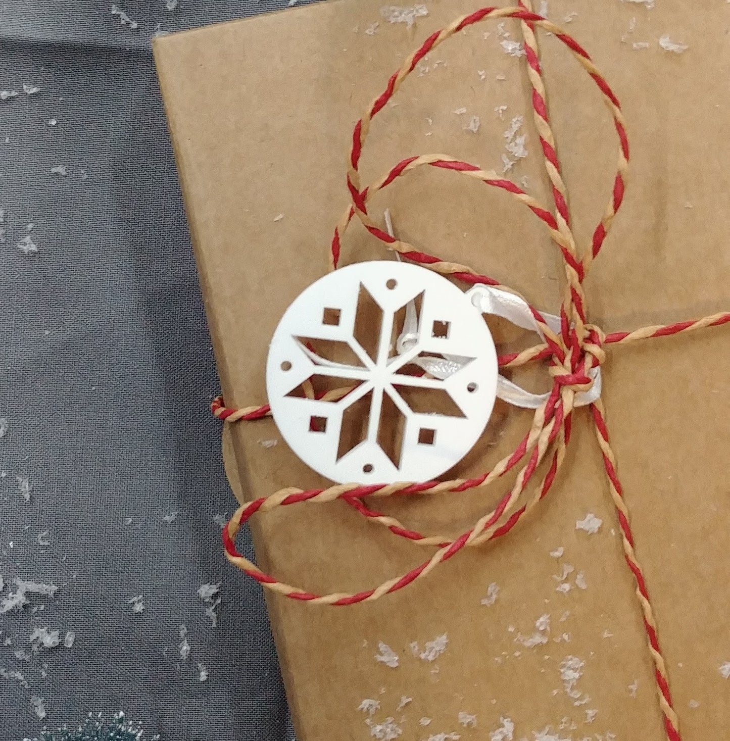 Traditional stjerne - Julepynt - 7 cm akryl - bykrums.dk