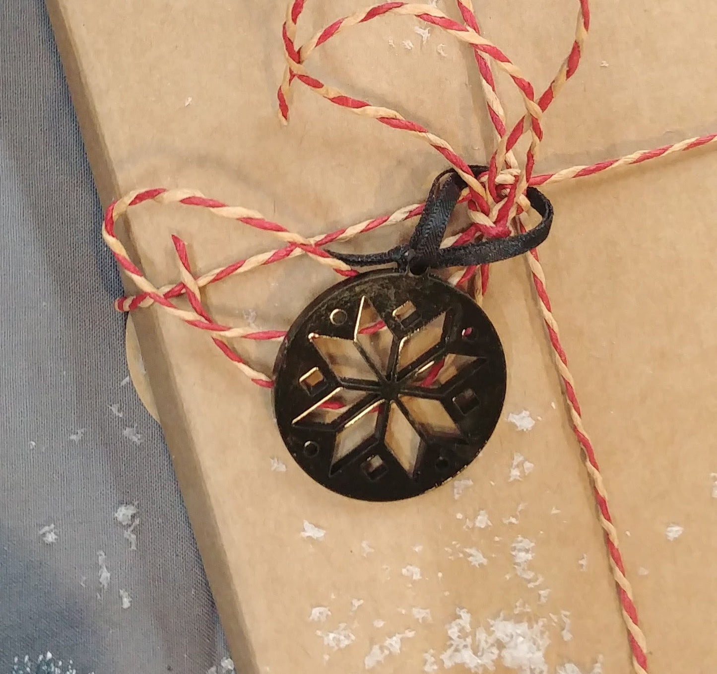 Traditional stjerne - Julepynt - 7 cm akryl - bykrums.dk