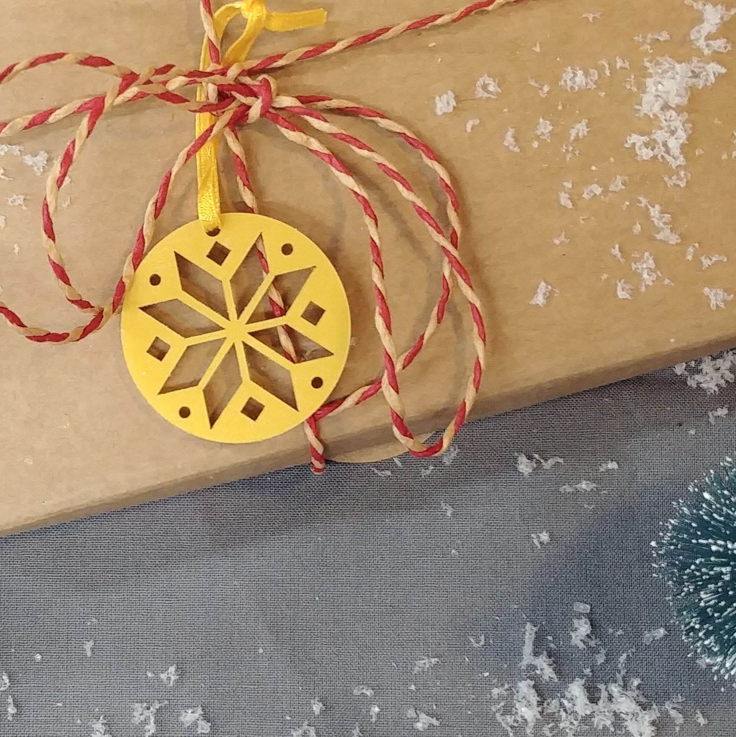 Traditional stjerne - Julepynt - 7 cm akryl - bykrums.dk