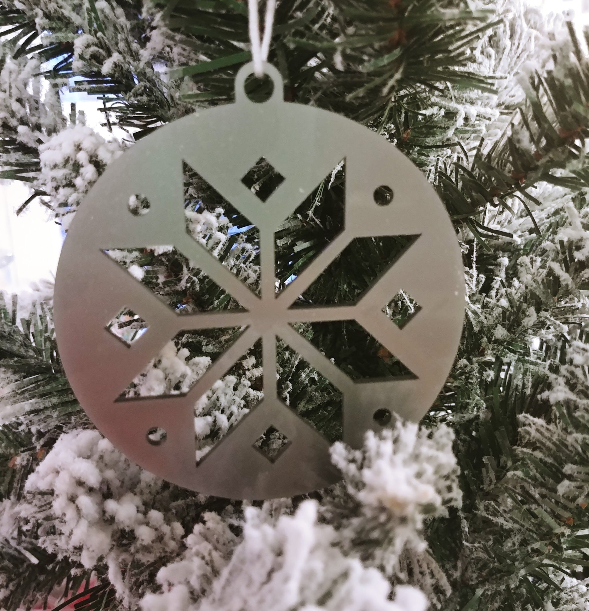 Traditional stjerne - Julepynt - 9 cm akryl - bykrums.dk