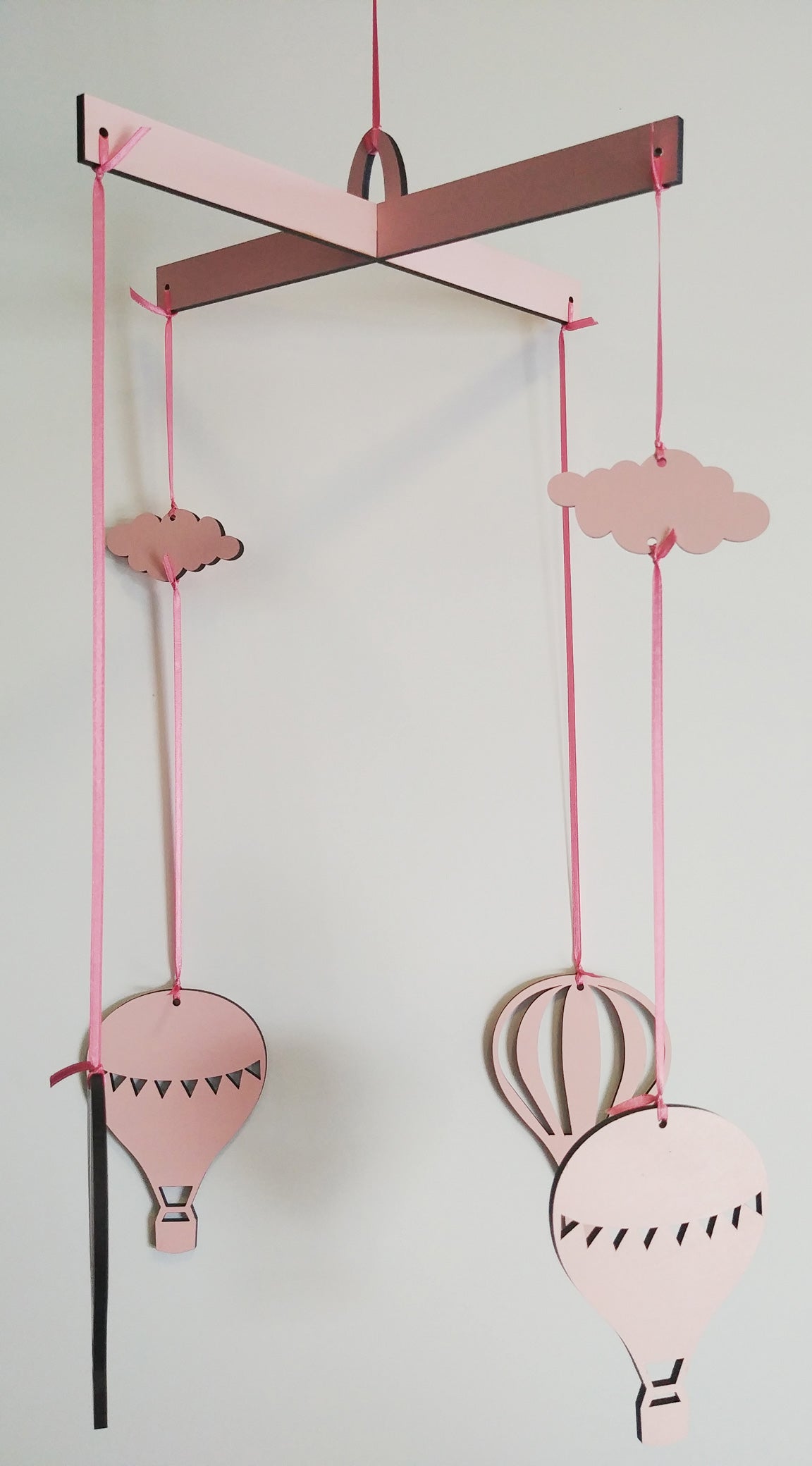 Luftballon uro i rosa farve til børneværelset - bykrums.dk - Home & Garden